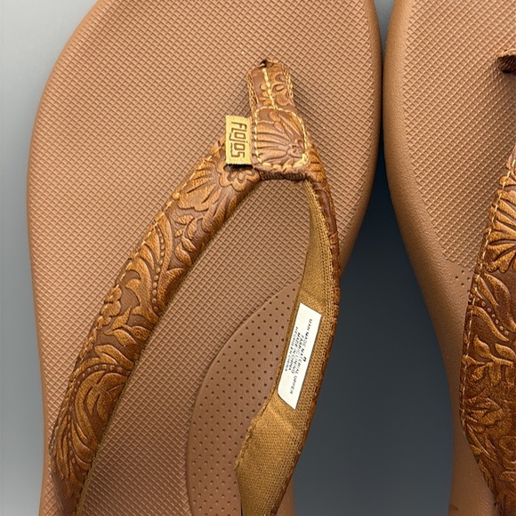 Flojos Brown Women’s Flip Flop Sandals Classic Cushioned Design size 8 NWOT - Picture 2 of 6